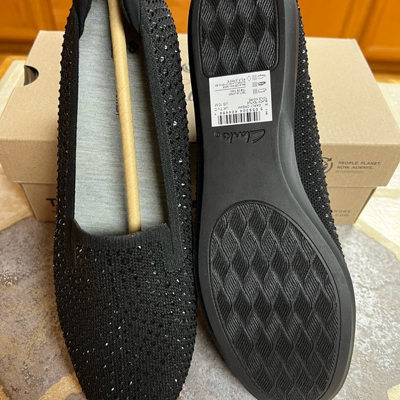 Clarks Black Flats with Rhinestone Embellishment - Picture 3 of 3